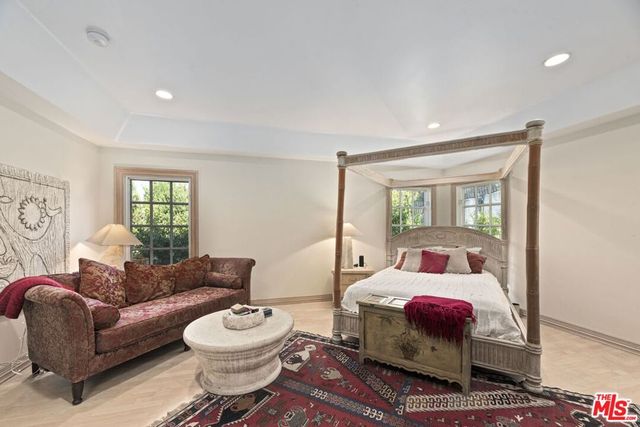 14330 Mulholland Drive, Los Angeles, CA 90077