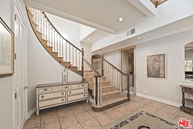 14330 Mulholland Drive, Los Angeles, CA 90077