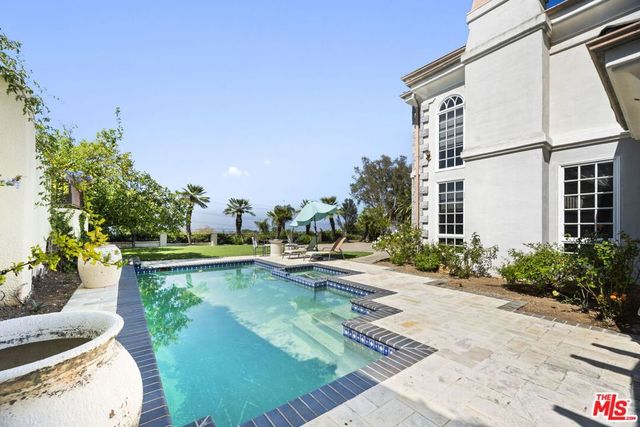 14330 Mulholland Drive, Los Angeles, CA 90077