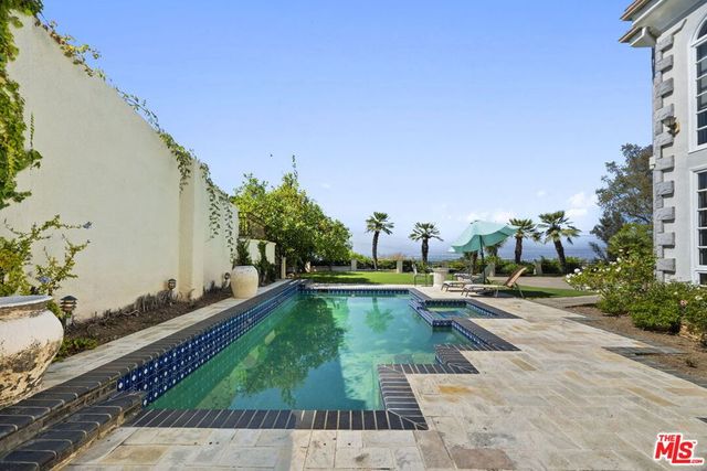 14330 Mulholland Drive, Los Angeles, CA 90077