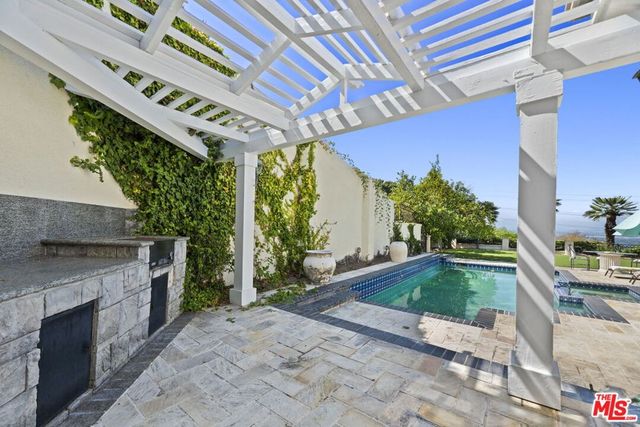 14330 Mulholland Drive, Los Angeles, CA 90077