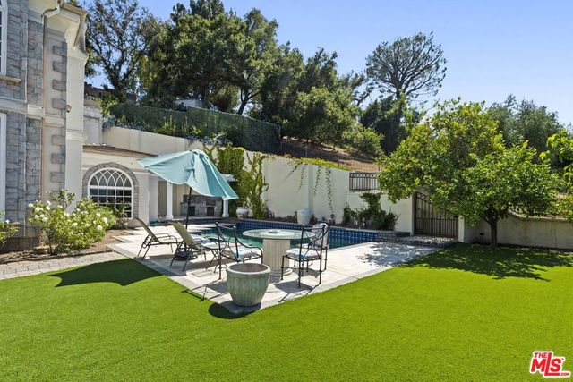 14330 Mulholland Drive, Los Angeles, CA 90077