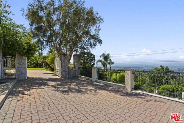 14330 Mulholland Drive, Los Angeles, CA 90077