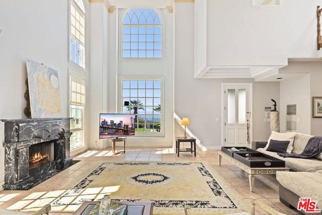 14330 Mulholland Drive, Los Angeles, CA 90077