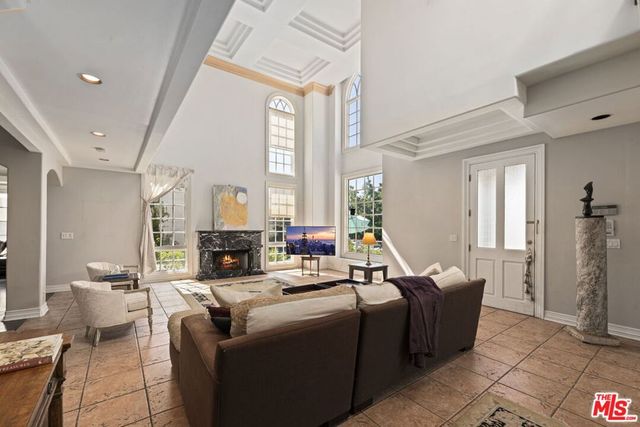 14330 Mulholland Drive, Los Angeles, CA 90077