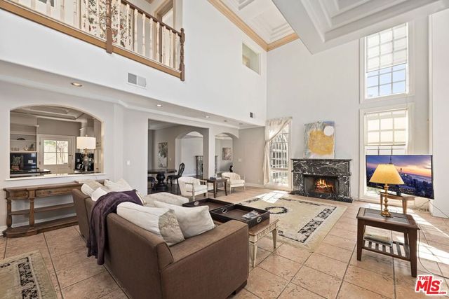 14330 Mulholland Drive, Los Angeles, CA 90077