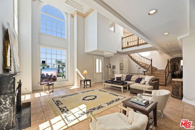 14330 Mulholland Drive, Los Angeles, CA 90077