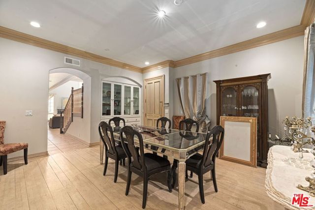 14330 Mulholland Drive, Los Angeles, CA 90077