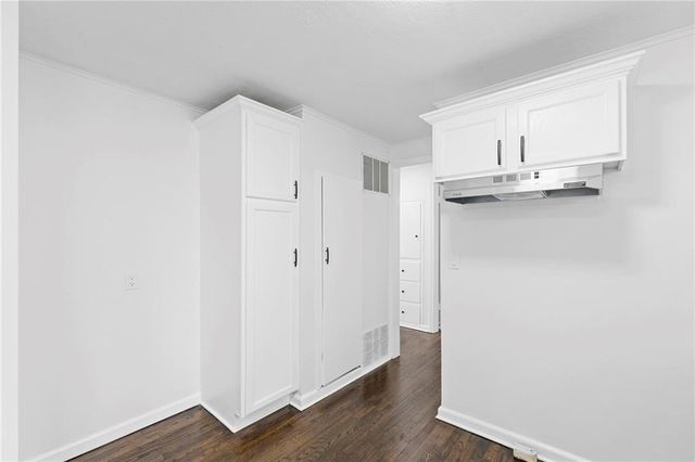 7718 Longwood Avenue, Kansas City, KS 66109