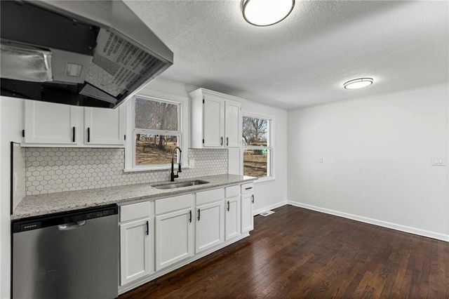 7718 Longwood Avenue, Kansas City, KS 66109