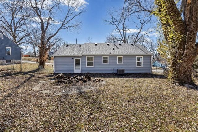 7718 Longwood Avenue, Kansas City, KS 66109