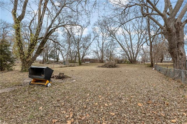 7718 Longwood Avenue, Kansas City, KS 66109