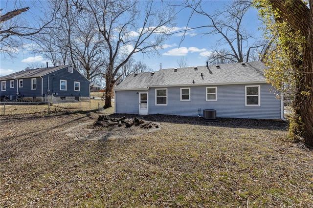 7718 Longwood Avenue, Kansas City, KS 66109