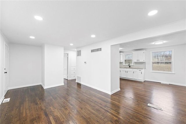 7718 Longwood Avenue, Kansas City, KS 66109