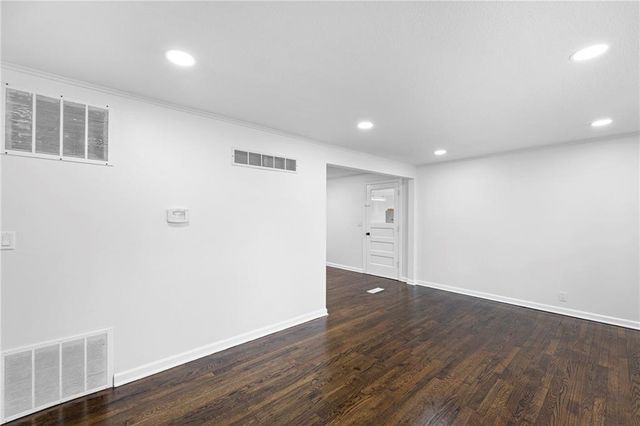 7718 Longwood Avenue, Kansas City, KS 66109