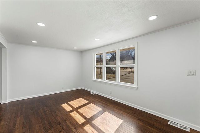 7718 Longwood Avenue, Kansas City, KS 66109