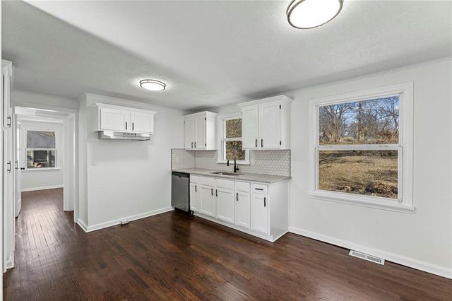 7718 Longwood Avenue, Kansas City, KS 66109