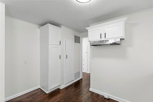 7718 Longwood Avenue, Kansas City, KS 66109