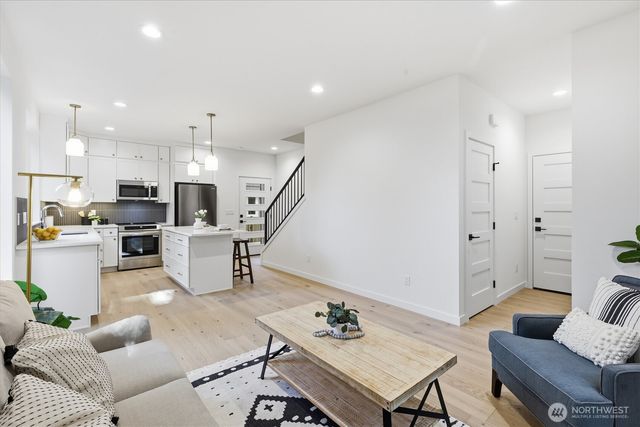 13353 25th Avenue NE, Seattle, WA 98125