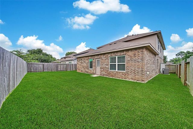11012 32nd Avenue N, Texas City, TX 77591