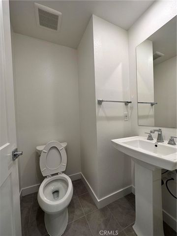 2317 W Broadway 33, Anaheim, CA 92804