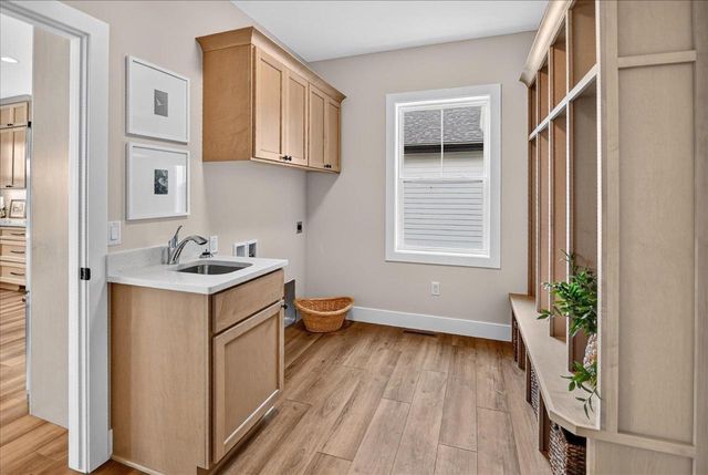 906 Travis Larson Court, Waunakee, WI 53597