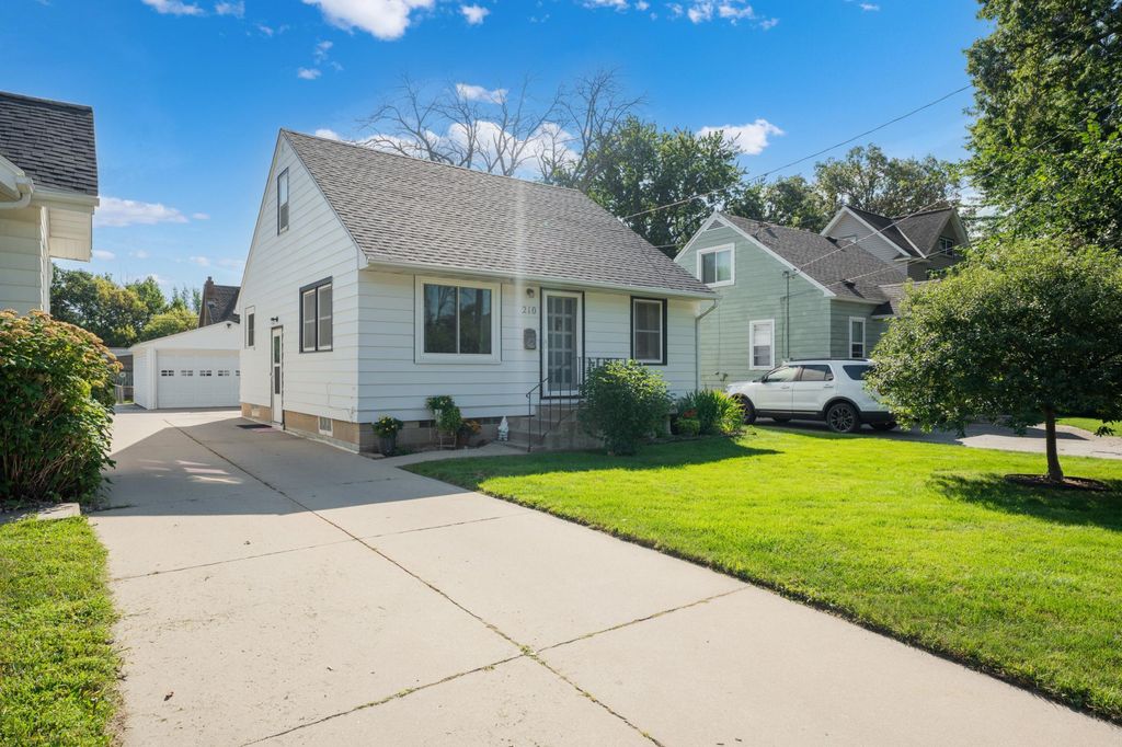 210 11th Avenue NE, Rochester, MN 55906