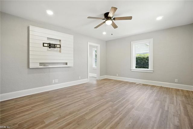 407 W Little Creek RD, Norfolk, VA 23505