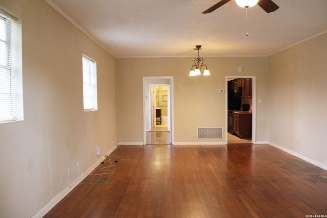 3901 N new braunfels, San Antonio, TX 78209