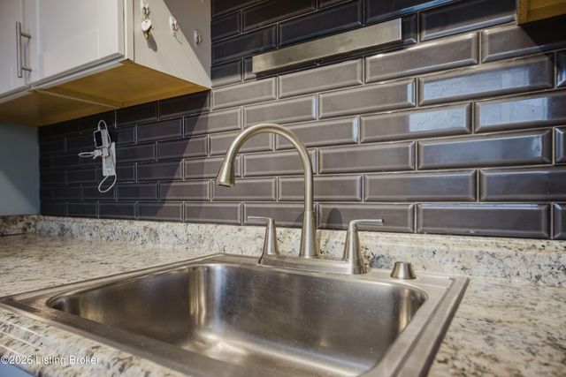 810 Weller Ave, Louisville, KY 40208