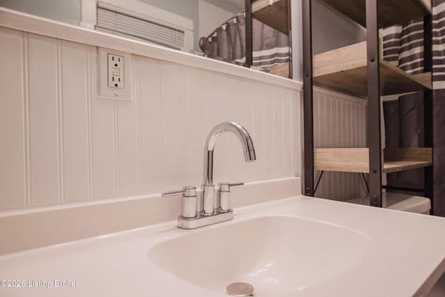 810 Weller Ave, Louisville, KY 40208