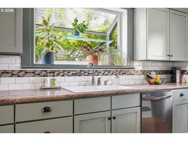 4621 Ne 16TH Ave, Portland, OR 97211