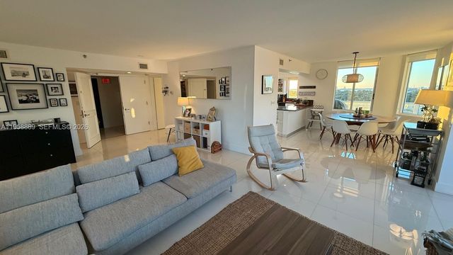 5900 COLLINS AV 1008, Miami Beach, FL 33140