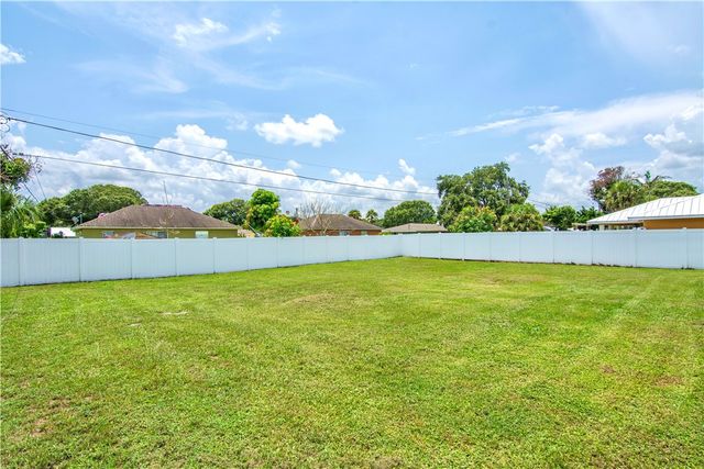 1335 23rd Street SW, Vero Beach, FL 32962