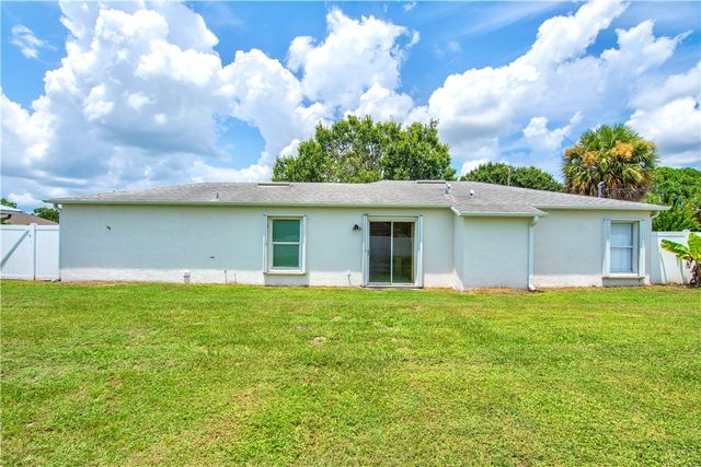 1335 23rd Street SW, Vero Beach, FL 32962