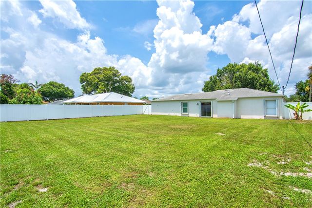 1335 23rd Street SW, Vero Beach, FL 32962