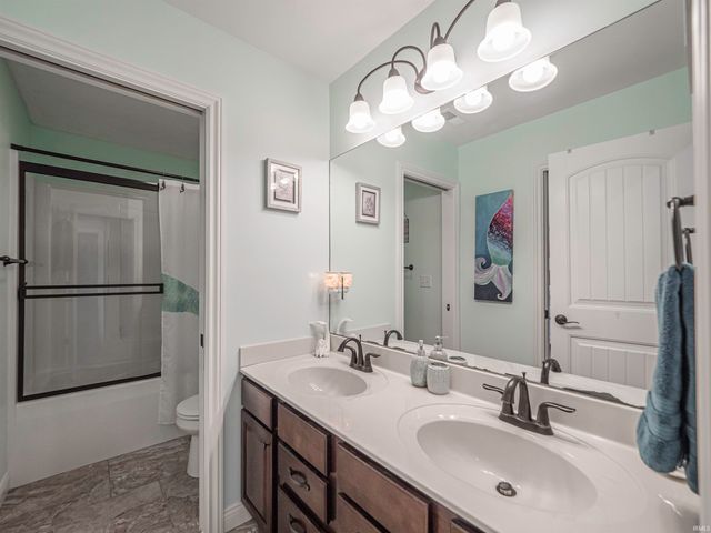 2918 Courtz Court, Newburgh, IN 47630