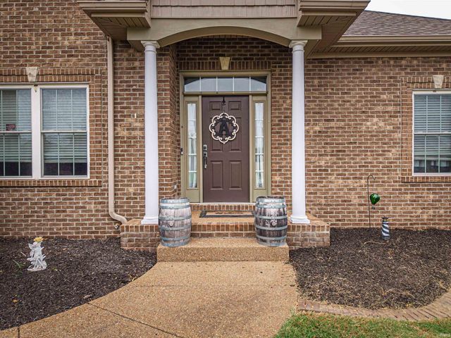 2918 Courtz Court, Newburgh, IN 47630