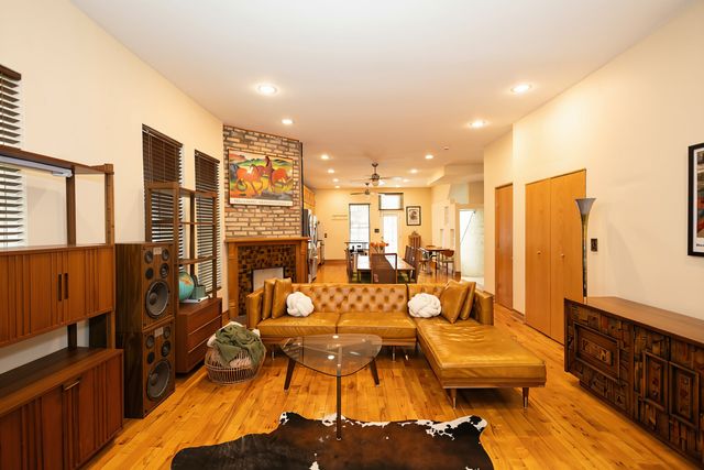 4424 S University Avenue 1, Chicago, IL 60653