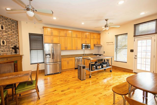 4424 S University Avenue 1, Chicago, IL 60653