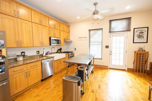 4424 S University Avenue 1, Chicago, IL 60653