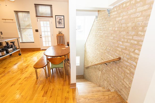 4424 S University Avenue 1, Chicago, IL 60653