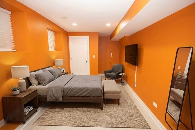 4424 S University Avenue 1, Chicago, IL 60653