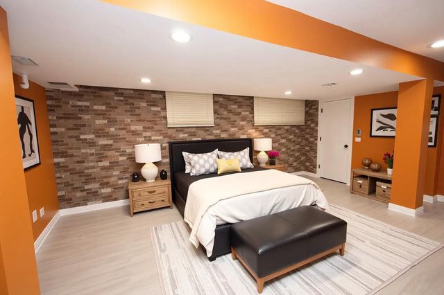 4424 S University Avenue 1, Chicago, IL 60653