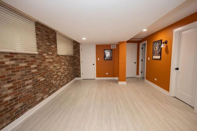 4424 S University Avenue 1, Chicago, IL 60653