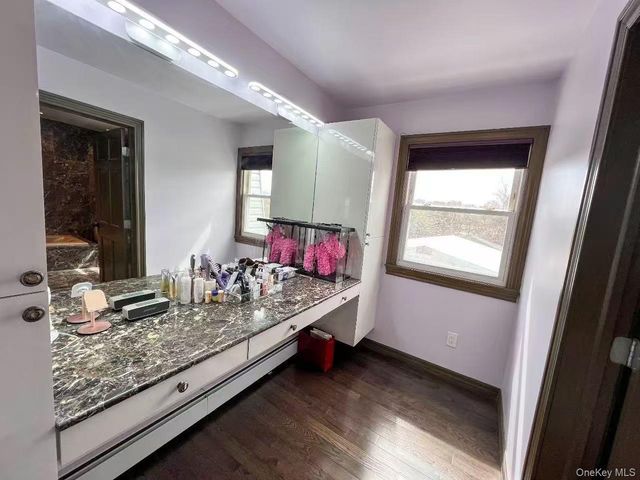 248-50 54ave, Little Neck, NY 11362