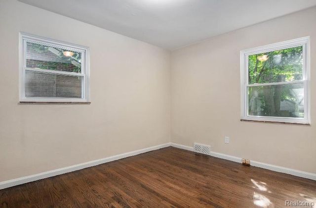 21905 Sussex Street, Oak Park, MI 48237