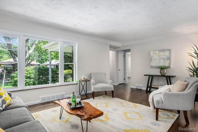21905 Sussex Street, Oak Park, MI 48237