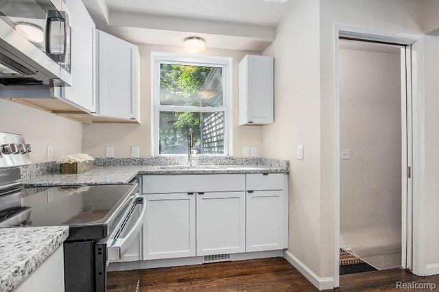 21905 Sussex Street, Oak Park, MI 48237