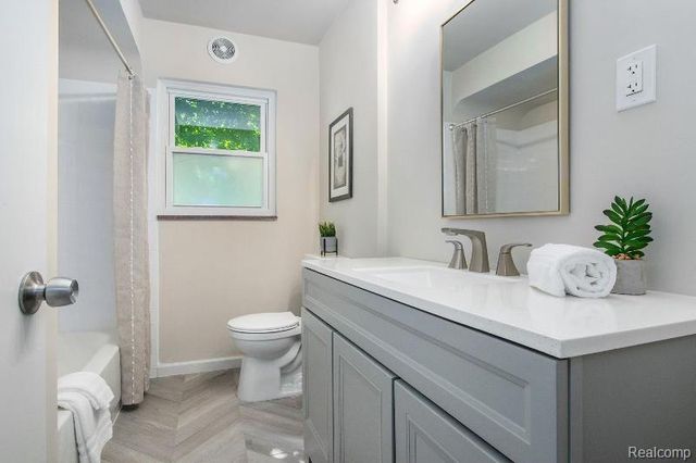 21905 Sussex Street, Oak Park, MI 48237